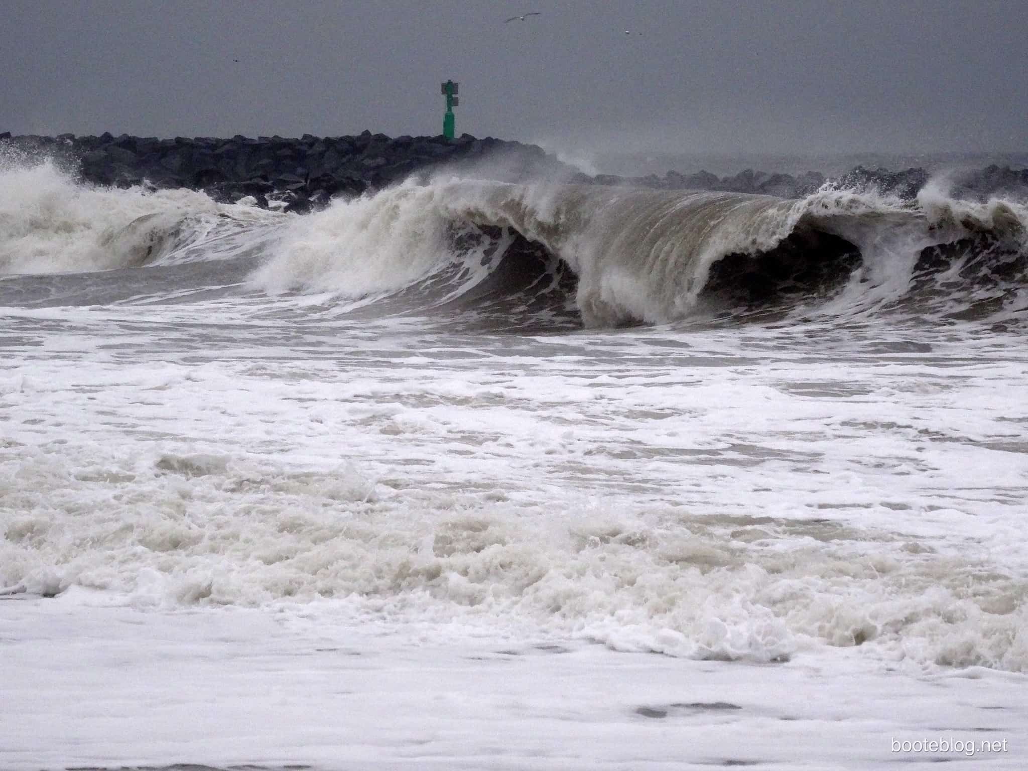 Schweres Wetter, hohe Wellen - schon kommt die Angst vor Seekranktheit