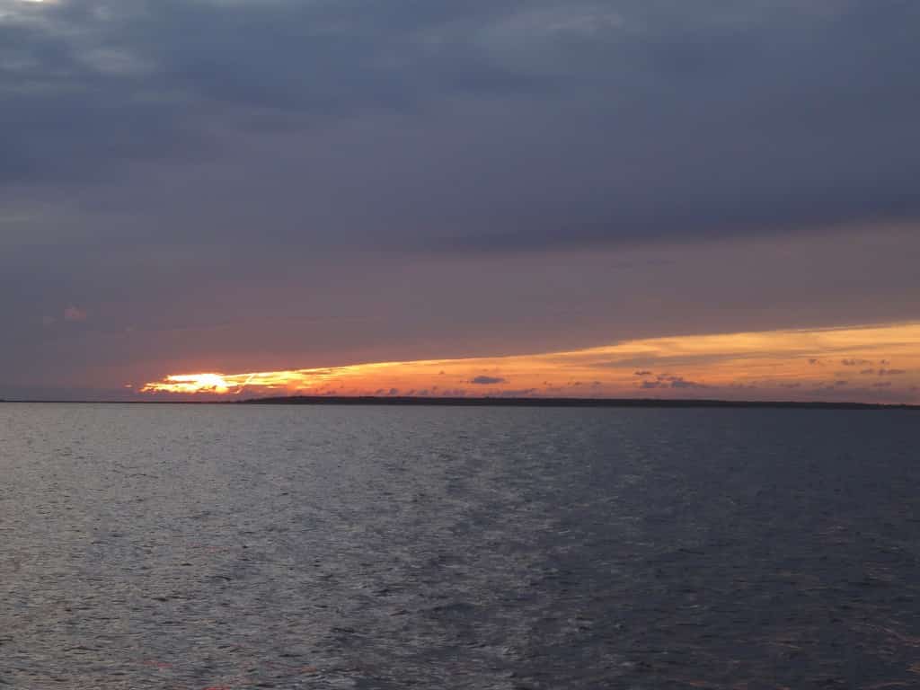 Ein schöner Sonnenaufgang morgens auf der Ostsee