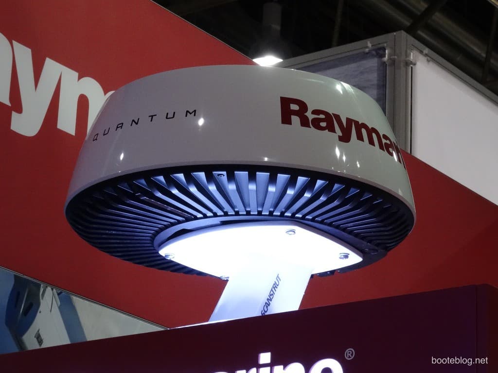 Raymarine Quantum Radarantenne auf der boot 2015